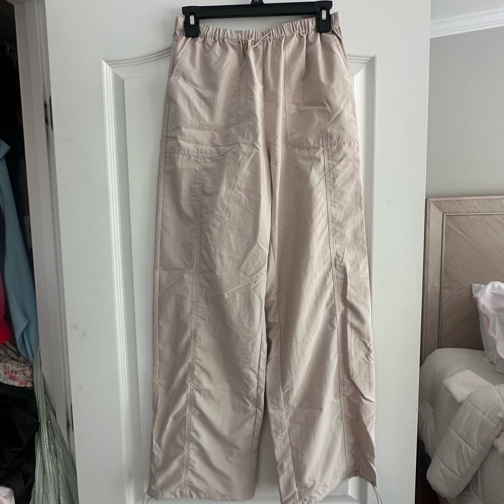 Le Lis Cream Elastic Waist Pants